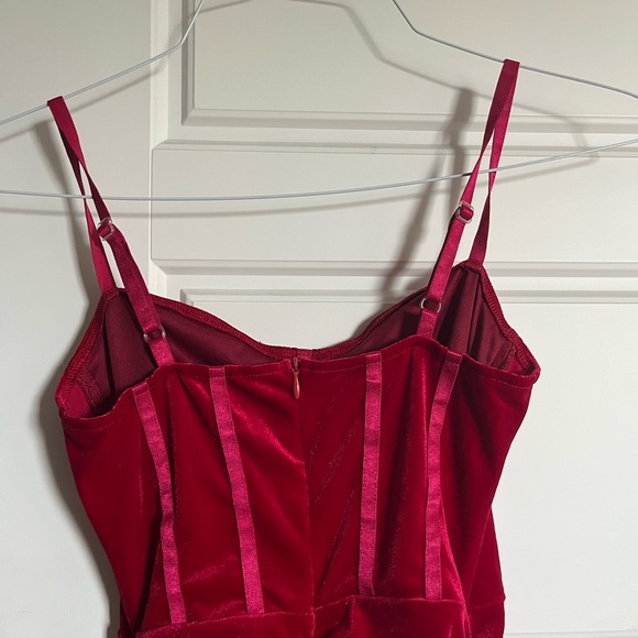 Red velvet dress - Picture 7 of 7